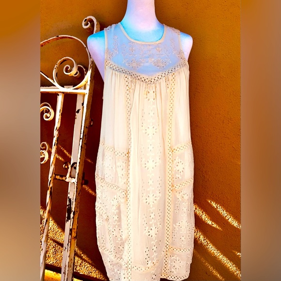 JOIE Porcelain White Gorgeous Eyelet 100% Silk Dress Fully Lined NWT Size Small - Picture 3 of 16